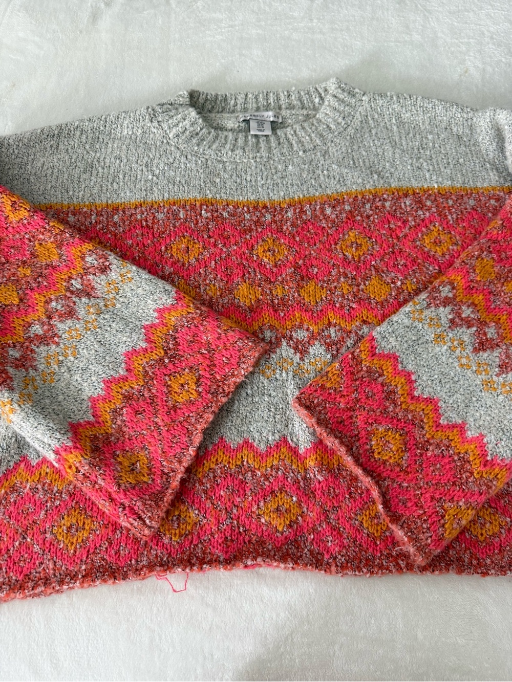 Sincerely Jules grey and pink patterned crewneck sweater Medium D91